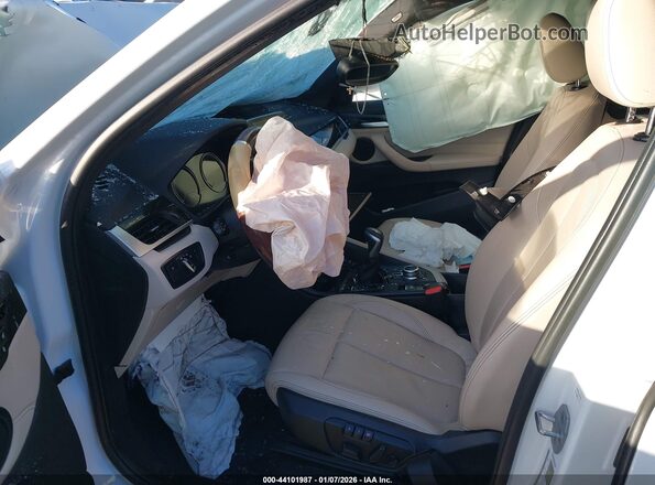 WBXHT3C50K3H33949 2019 BMW X1 White Вид салону спереду