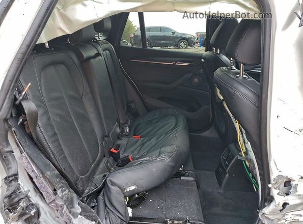 WBXHT3C53K5L35510 2019 BMW X1 Белый Вид задней части салона