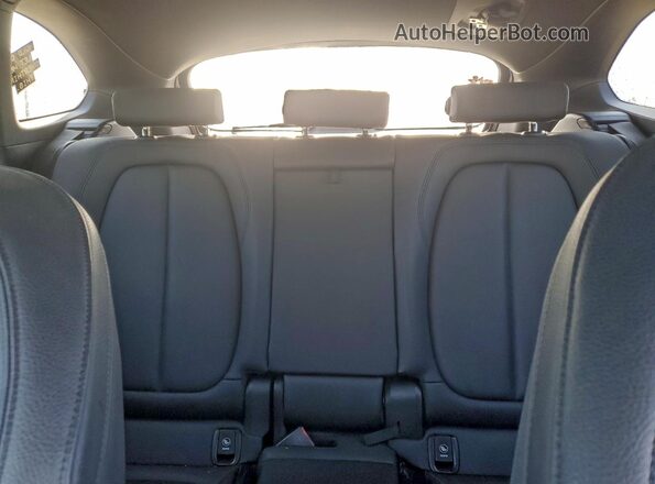 WBXHT3C53K5L38455 2019 BMW X1 Серебряный Вид задних сидений