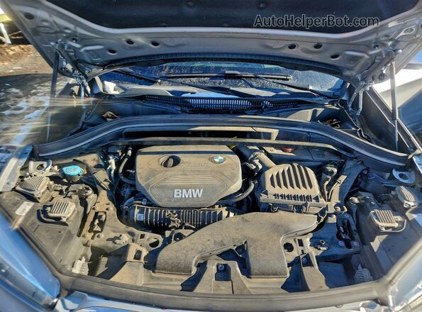 WBXHT3Z37H4A65284 2017 BMW X1 Silver Widok komory silnika