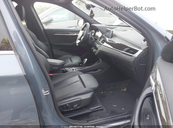 WBXJG7C07L3L85650 2020 BMW X1 Gray Вид салону спереду