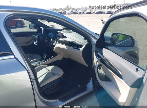 WBXYH9C05M5S66282 2021 BMW X2 Silver Widok wnętrza z przodu