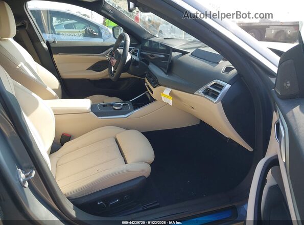 WBY23HD09SFU95693 2025 BMW I4 Серебряный Вид салона спереди