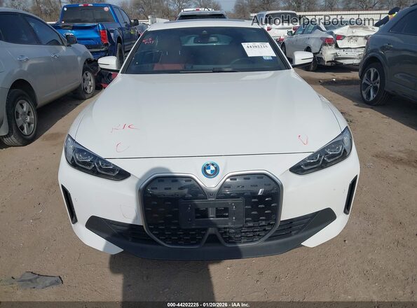 WBY43AW01RFT08969 2024 BMW I4 Белый Вид задней части салона