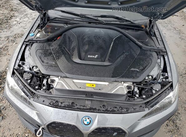 WBY43AW05RFS88337 2024 BMW I4 Gray Vista interior trasera