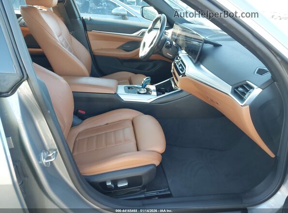 WBY73AW06NFN08169 2022 BMW I4 Gray Widok wnętrza z przodu