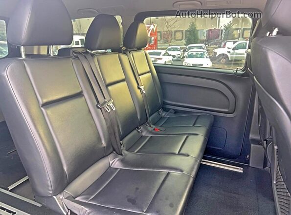 WD4PG2EE2J3492935 2018 MERCEDES-BENZ METRIS Черный Вид салона спереди