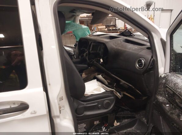 WD4PG2EEXG3141439 2016 MERCEDES-BENZ METRIS Белый Вид салона спереди