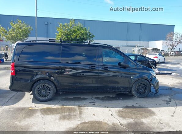 WD4PG2EEXJ3366807 2018 MERCEDES-BENZ METRIS Черный Вид задней части салона
