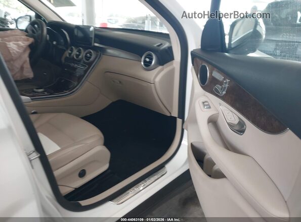 WDC0G4JB0JV067022 2018 MERCEDES-BENZ GLC 300 Белый Вид салона спереди