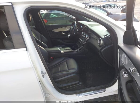 WDC0G8DB3LF752700 2020 MERCEDES-BENZ GLC 300 White Front interior view