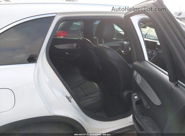 WDC0G8DB3LF752700 2020 MERCEDES-BENZ GLC 300 White VIN sticker view