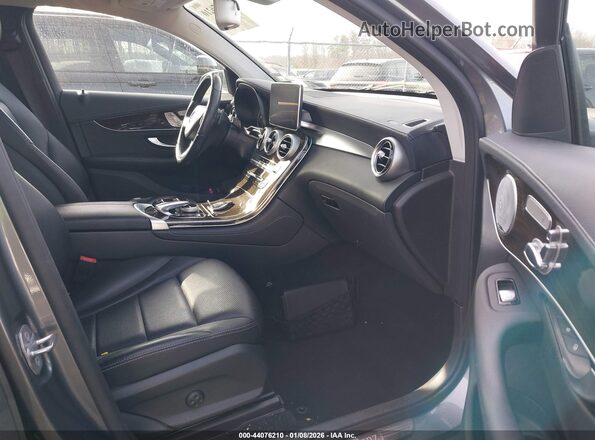 WDC0J4KB8HF290154 2017 MERCEDES-BENZ GLC 300 COUPE Серый Вид салона спереди