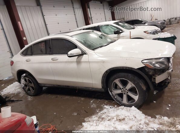 WDC0J4KB8JF410136 2018 MERCEDES-BENZ GLC 300 COUPE Белый Вид задней части салона