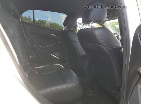 WDCTG4EB0LU025644 2020 MERCEDES-BENZ GLA White უკანა სალონის ხედი