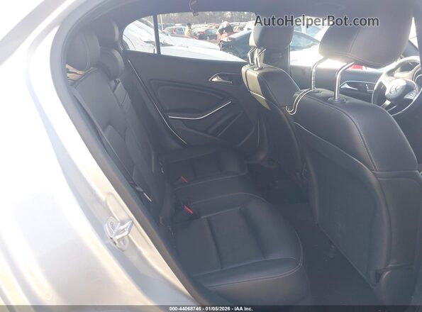 WDCTG4EB3JJ435644 2018 MERCEDES-BENZ GLA 250 Серебряный Вид наклейки с VIN-кодом