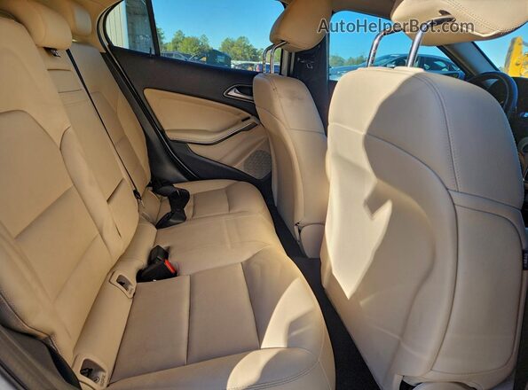 WDCTG4EB4JJ482052 2018 MERCEDES-BENZ GLA White Vista interior trasera