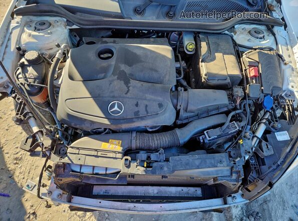 WDCTG4EB4JJ482052 2018 MERCEDES-BENZ GLA White Vista del compartimento del motor