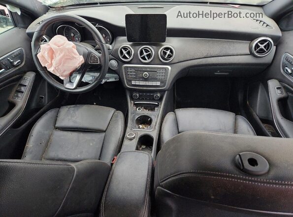 WDCTG4EB4JJ482195 2018 MERCEDES-BENZ GLA Белый Вид щитка приборов