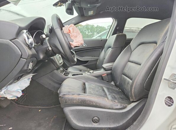 WDCTG4EB4JJ482195 2018 MERCEDES-BENZ GLA Белый Вид панели приборов