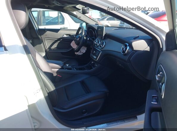 WDCTG4EB5JJ446998 2018 MERCEDES-BENZ GLA 250 Белый Вид салона спереди