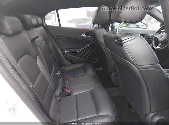 WDCTG4EB6GJ272366 2016 MERCEDES-BENZ GLA 250 White Vista de la etiqueta del VIN
