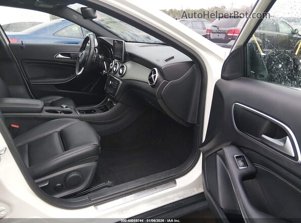 WDCTG4EB6GJ272366 2016 MERCEDES-BENZ GLA 250 White Vista interior delantera