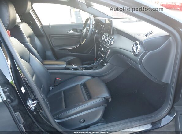 WDCTG4EB6KU004019 2019 MERCEDES-BENZ GLA 250 Black Սալոնի դիմացի տեսք