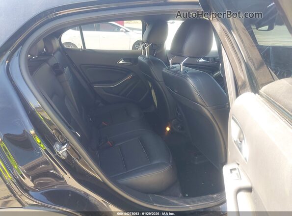 WDCTG4EB6KU004019 2019 MERCEDES-BENZ GLA 250 Black VIN կոդի պիտակի տեսք