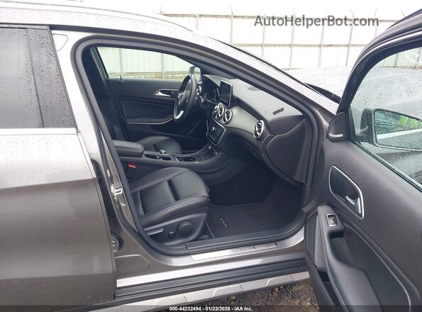 WDCTG4EB7GJ239800 2016 MERCEDES-BENZ GLA 250 Gray წინა სალონის ხედი