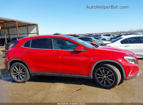 WDCTG4EB7HJ331829 2017 MERCEDES-BENZ GLA 250 Red Widok wnętrza z tyłu