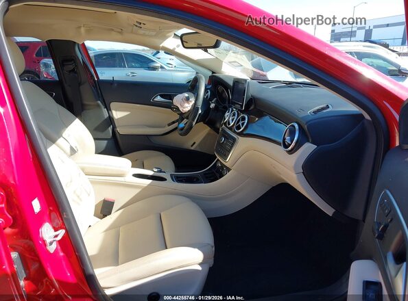 WDCTG4EB7HJ331829 2017 MERCEDES-BENZ GLA 250 Red Widok wnętrza z przodu