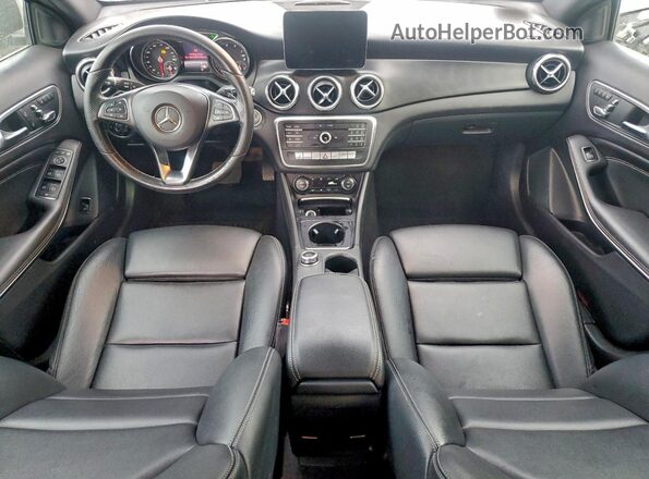 WDCTG4EB7KJ553844 2019 MERCEDES-BENZ GLA Black Առջևի վահանակի տեսք