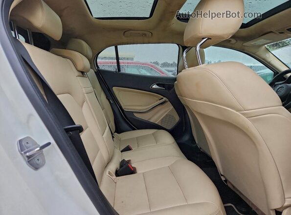 WDCTG4EB7KJ553942 2019 MERCEDES-BENZ GLA White Вид задньої частини салону