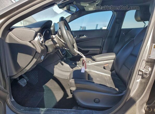 WDCTG4EB9JJ469197 2018 MERCEDES-BENZ GLA Серый Вид салона спереди