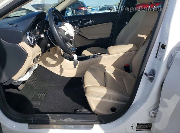 WDCTG4EBXKU014584 2019 MERCEDES-BENZ GLA Белый Вид салона спереди