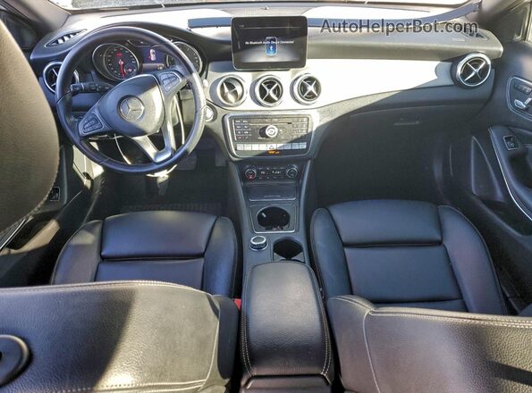 WDCTG4GB0KU017166 2019 MERCEDES-BENZ GLA Белый Вид панели приборов