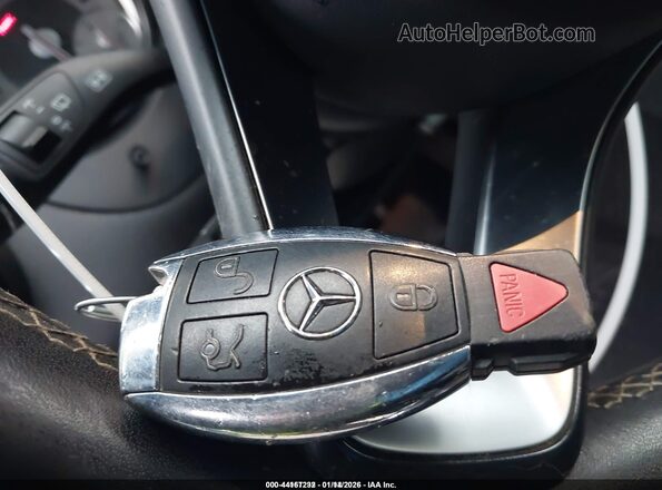 WDCTG4GB2HJ295173 2017 MERCEDES-BENZ GLA 250 Черный Вид панели приборов