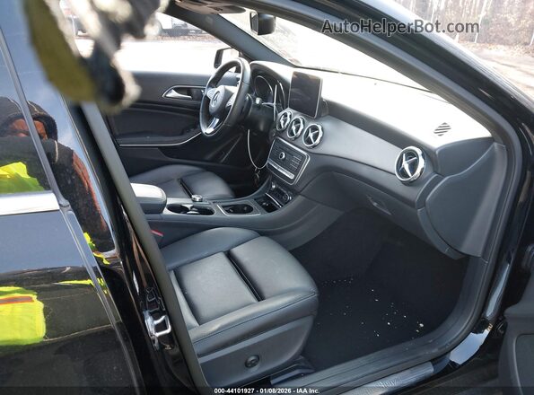 WDCTG4GB2KJ584416 2019 MERCEDES-BENZ GLA 250 Черный Вид салона спереди