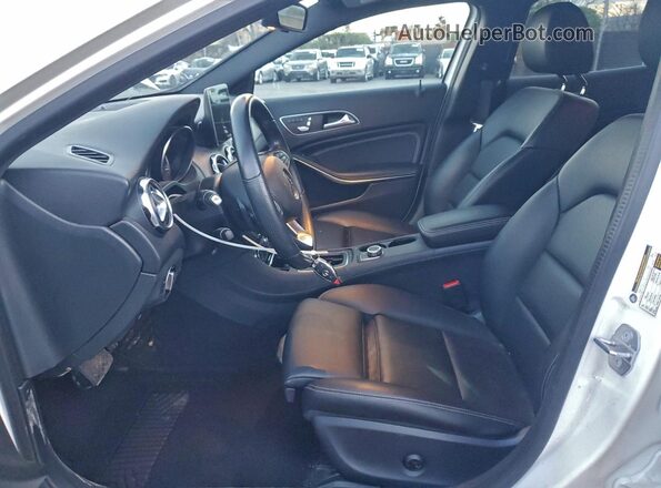 WDCTG4GB4LU025501 2020 MERCEDES-BENZ GLA White Widok wnętrza z przodu