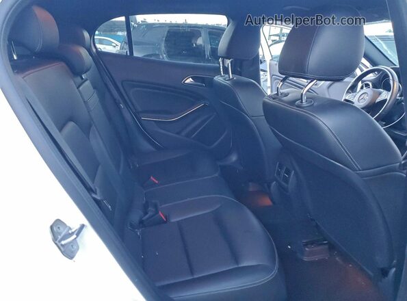WDCTG4GB4LU025501 2020 MERCEDES-BENZ GLA White Widok tylnych siedzeń