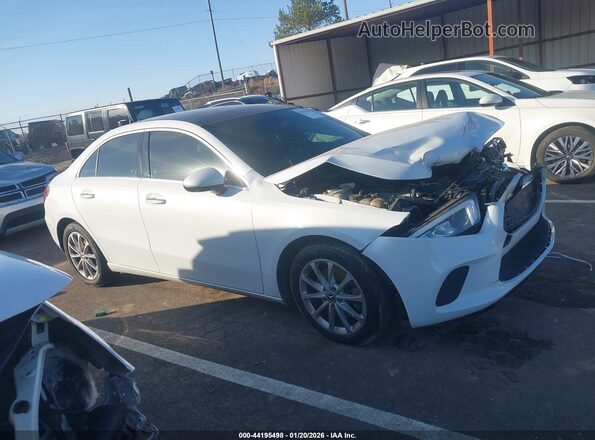 WDD3G4EB0KW026291 2019 MERCEDES-BENZ A 220 Белый Вид задней части салона