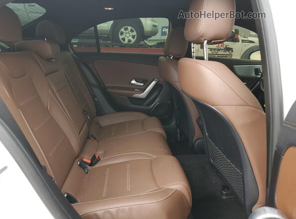 WDD3G4EB3KW020260 2019 MERCEDES-BENZ A White Widok tylnych siedzeń