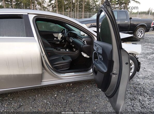 WDD3G4EB4LW039398 2020 MERCEDES-BENZ A 220 Серебряный Вид салона спереди