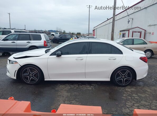 WDD3G4FB3KW004851 2019 MERCEDES-BENZ A 220 Белый Панорамный вид салона 360°