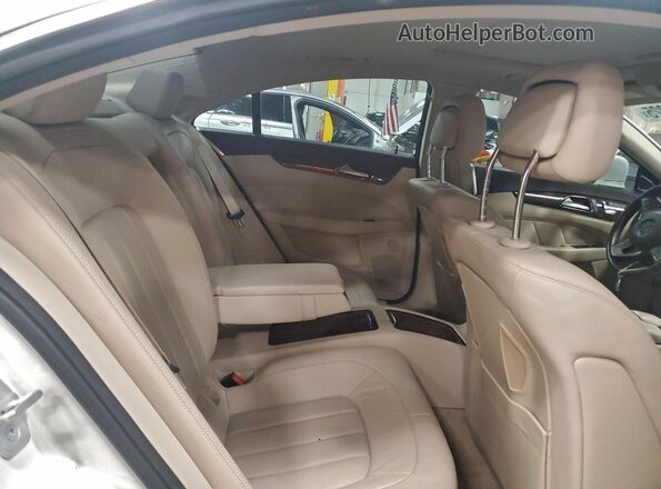 WDDLJ9BB4GA177769 2016 MERCEDES-BENZ CLS-CLASS Белый Вид задних сидений
