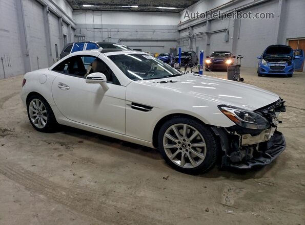 WDDPK3JA3HF141225 2017 MERCEDES-BENZ SLC Белый Передняя правая четверть