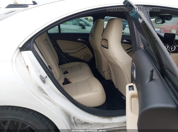 WDDSJ4EB0JN634412 2018 MERCEDES-BENZ CLA 250 White Widok naklejki z numerem VIN