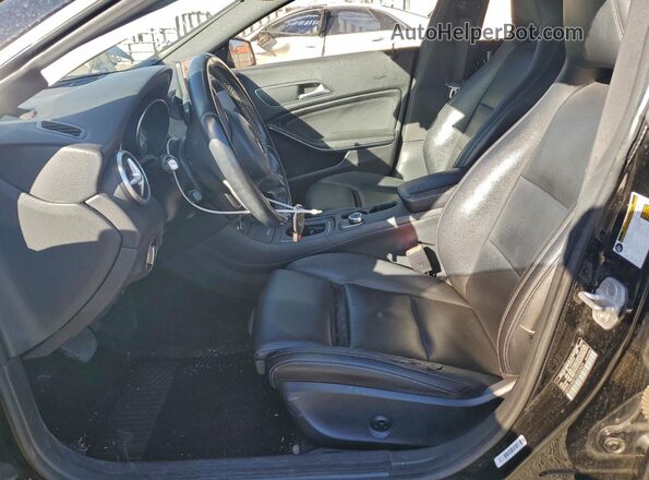 WDDSJ4EB1GN322429 2016 MERCEDES-BENZ CLA-CLASS Черный Вид салона спереди