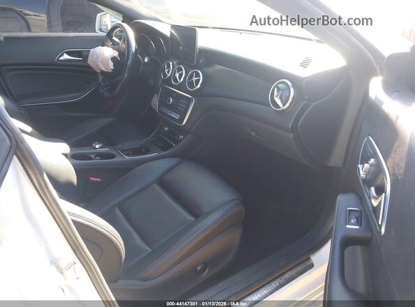 WDDSJ4EB1JN682128 2018 MERCEDES-BENZ CLA 250 White Front interior view